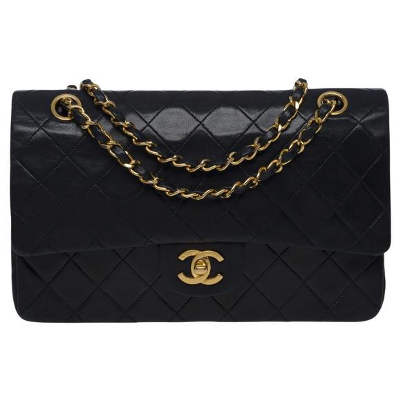 CHANEL Timeless medium 25 cm bag with double flap in black quilted leather, GHW - Picture 1 of 10